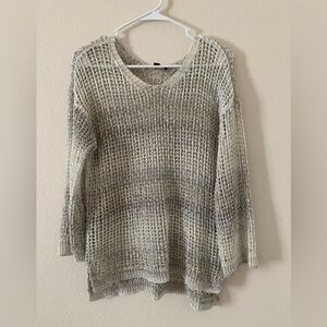 Charlies Textured V-Neck Sweater in Cream and Gray